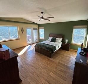 3 bedrooms, desk, free WiFi, bed sheets