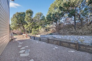 Property grounds - Peaceful Tijeras Getaway-Minutes from Albuquerque (Tijeras)