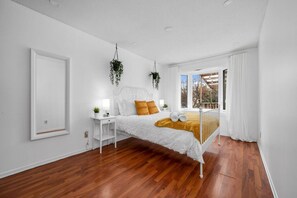 2 bedrooms, desk, iron/ironing board, travel crib