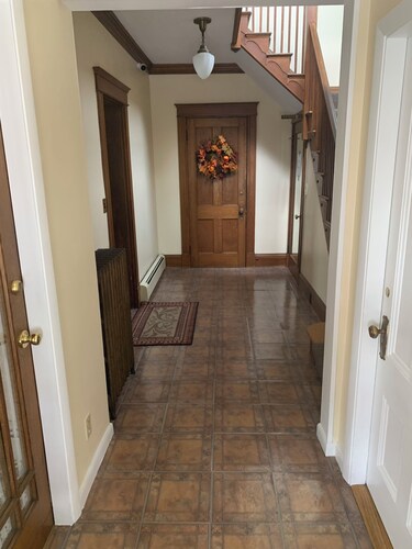 Charming downtown studio in lovely Sanford with AC and private bathroom