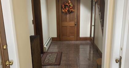 Charming downtown studio in lovely Sanford with AC and private bathroom