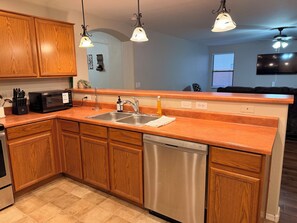 Fridge, oven, stovetop, dishwasher