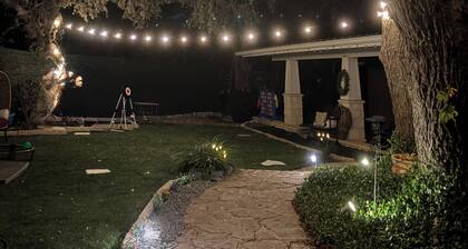 Big League Comfort, Small-Town Charm 4-bedroom bed & breakfast in lovely Boerne!