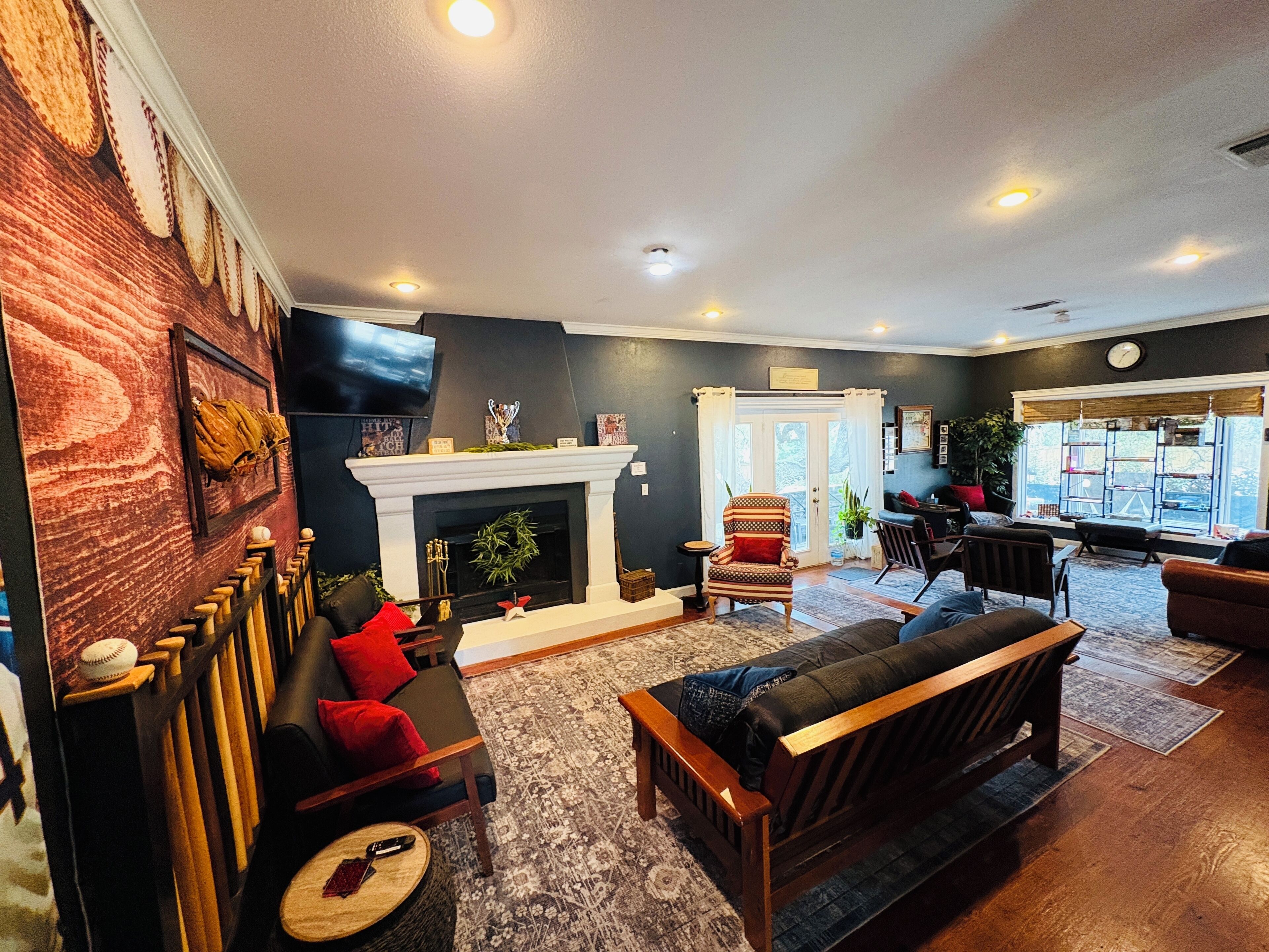 Télévision, cheminée