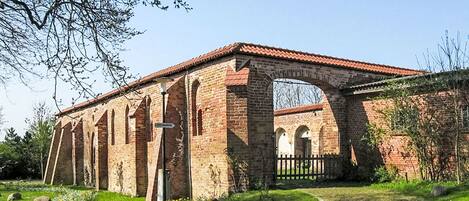 المنشأة من الخارج