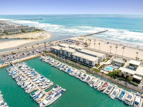 New: Luxury Beachfront Penthouse, Many Ocean Views, Steps 2 beach and harbor, Marina del Mar 402A