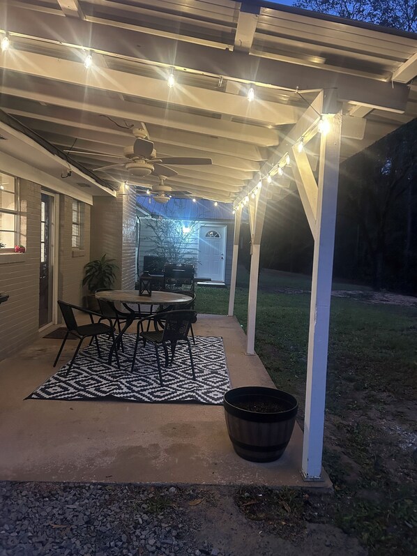 تناول الطعام بالخارج