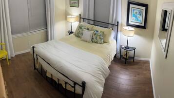 3 bedrooms, iron/ironing board, WiFi, bed sheets