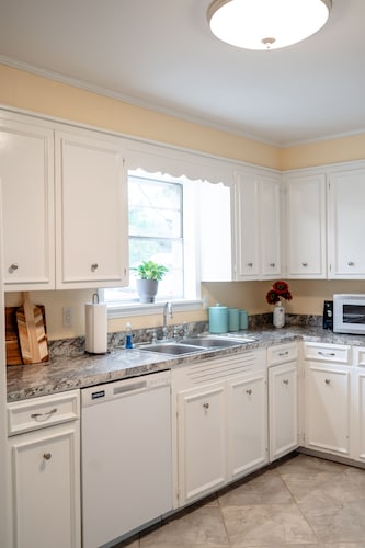 New to VRBO- 3 bedroom, near Louisville, quick drive to Starkville & MSU