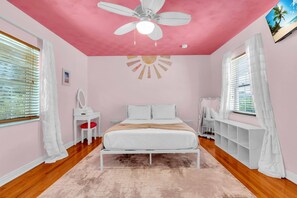 3 bedrooms, desk, free WiFi, bed sheets