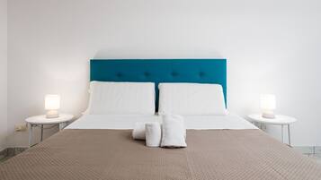 1 Schlafzimmer, Schreibtisch, Bügeleisen/Bügelbrett, Reisekinderbett