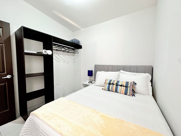 3 chambres, fer et planche à repasser, accès Internet, draps fournis