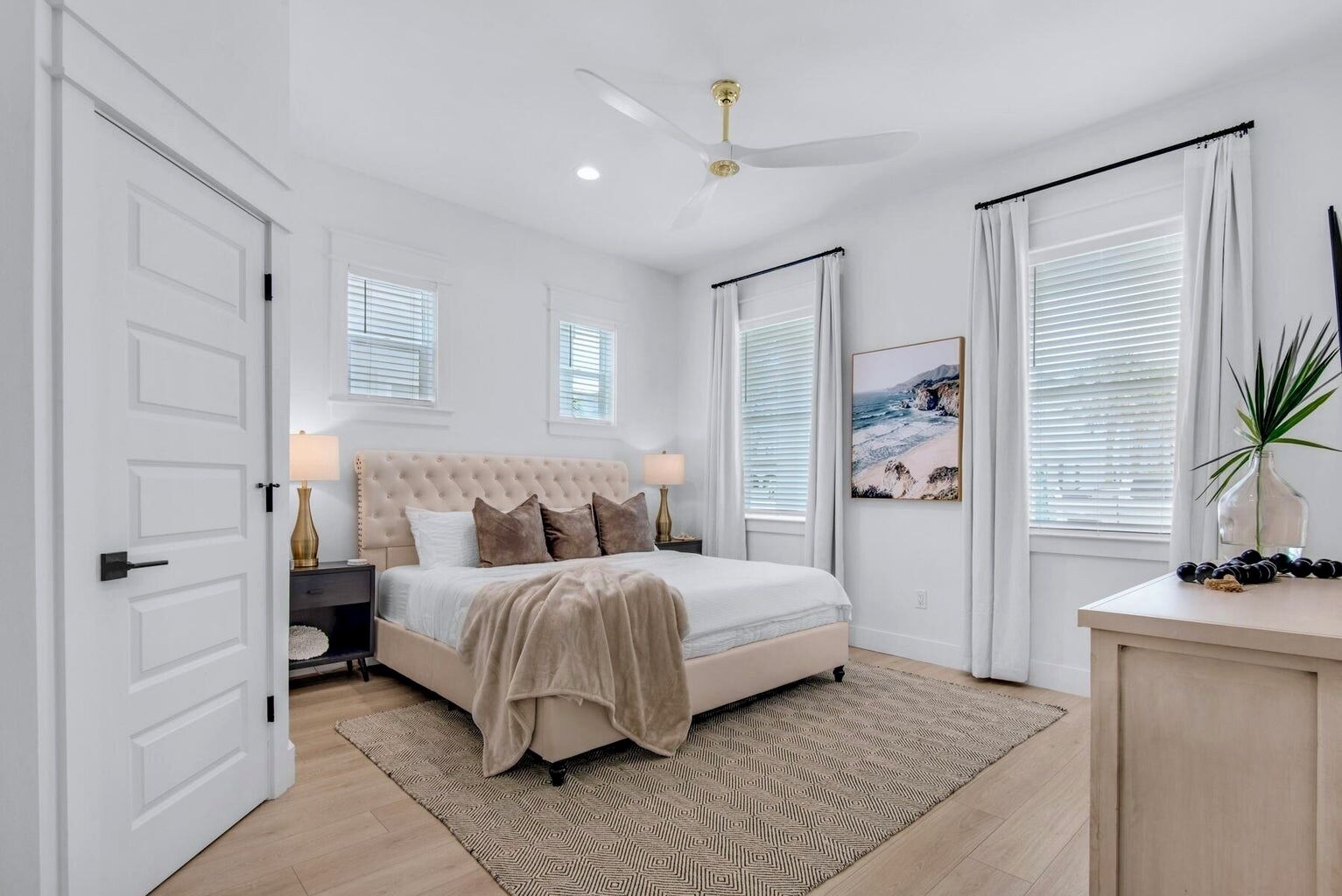 8 habitaciones, tabla de planchar con plancha y wifi gratis 