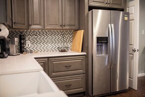 Interior - Spacious luxury home in Irving- perfect for groups, families, and Texas getaways (Irving)