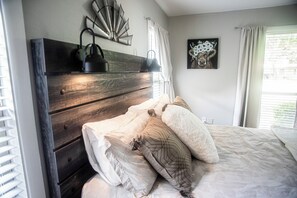 5 bedrooms, iron/ironing board, WiFi, bed sheets