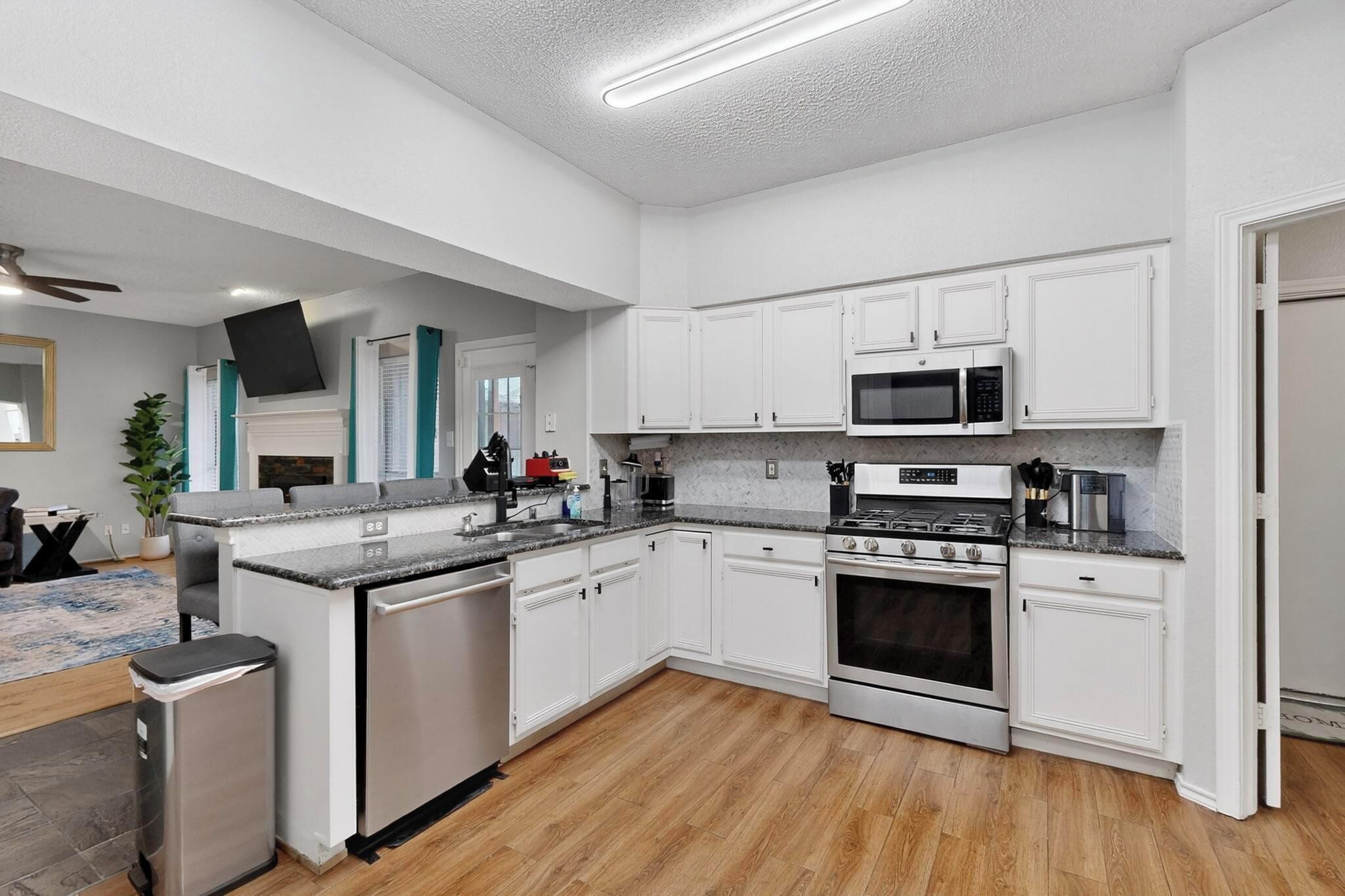 Microonde, forno, piano cottura, lavastoviglie