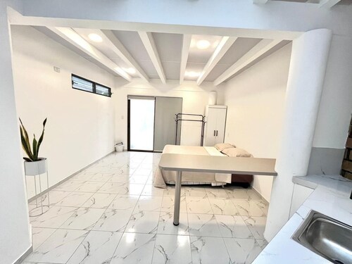 Charming suite in superb Samborondón with AC.