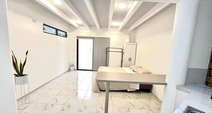 Charming suite in superb Samborondón with AC.