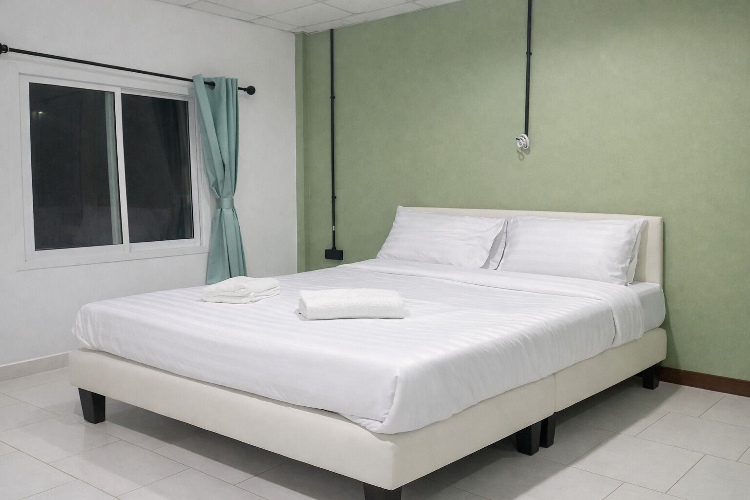 Standaard tweepersoonskamer, balkon, uitzicht op bergen | Gratis wifi