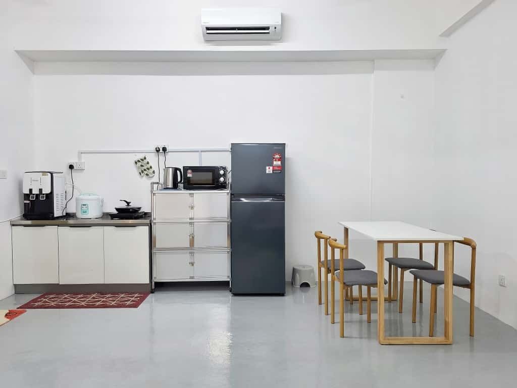 Room, City View | Private kitchen | Electric kettle