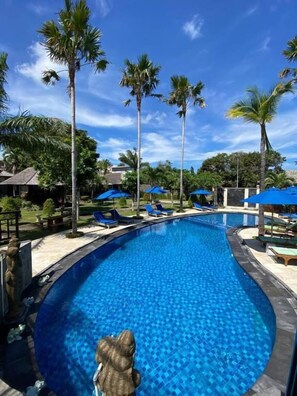 Outdoor pool - Balangan Surf Resort (Jimbaran)