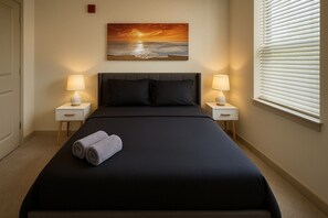 2 slaapkamers, een bureau, reisbedje, wifi