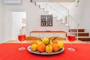 Superior Duplex, Partial Sea View | Dining room