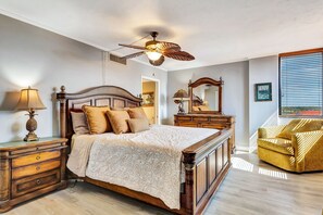 3 bedrooms, iron/ironing board, WiFi, bed sheets - Harbor Towers – Bayfront Luxury with Pool & Tennis (Sarasota)