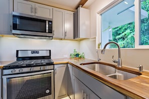 Private kitchen - Ocean and sunset views, bright eco design,  4-bedroom villa next to Agat Marina (Hagat)