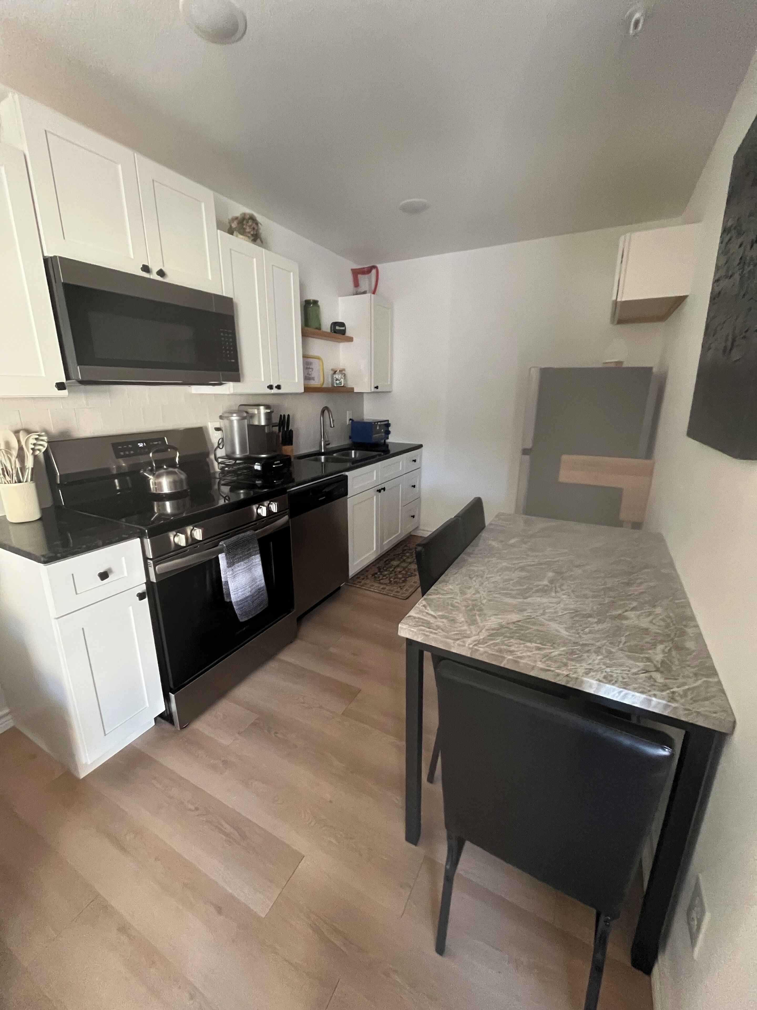 冰箱、微波炉、烤箱、炉灶