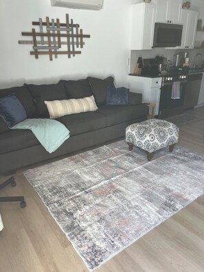 Smart TV - Quiet & Modern Charming 2-bedroom apartment in Gatesville with AC (Gatesville)