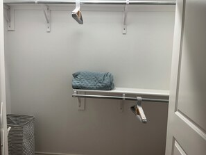 Interior - Quiet & Modern Charming 2-bedroom apartment in Gatesville with AC (Gatesville)