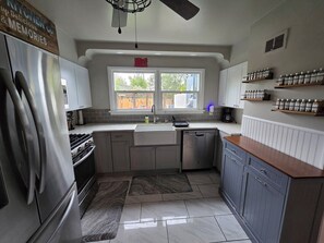 Microwave, oven, stovetop, dishwasher - EAGLES NEST- 3 bedroom house (Colorado Springs)