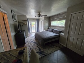 3 bedrooms, WiFi, bed sheets - EAGLES NEST- 3 bedroom house (Colorado Springs)