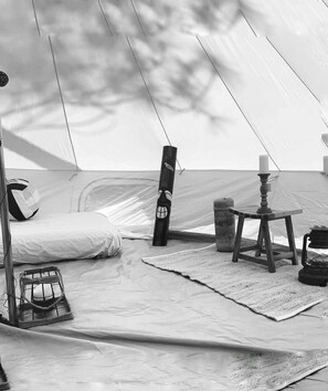 1 bedroom, bed sheets