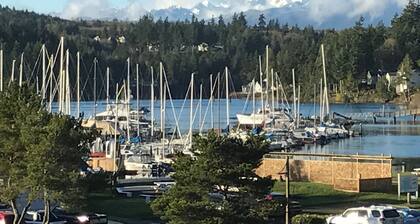 Stay on a Goat Farm in a cozy 1-bedroom apt at the Olympic Peninsula gateway!