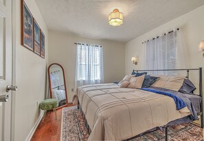 3 bedrooms, iron/ironing board, WiFi, bed sheets