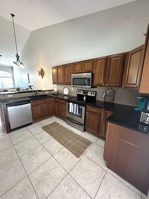 微波炉、烤箱、炉灶、洗碗机