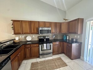 Fridge, microwave, oven, stovetop - Adv. Coast - 2BR/2BH Near Springs, Beach, Fenced (Spring Hill)