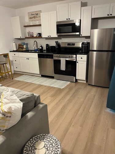 Welcoming apartment with AC in charming Gatesville King Bed with Twin Roll Away