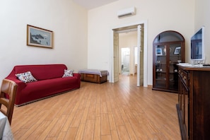 Exclusive Apartment, Balcony, City View | Living area