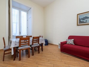 Exclusive-huoneisto, parveke, kaupunkinäköala | Ruokasali