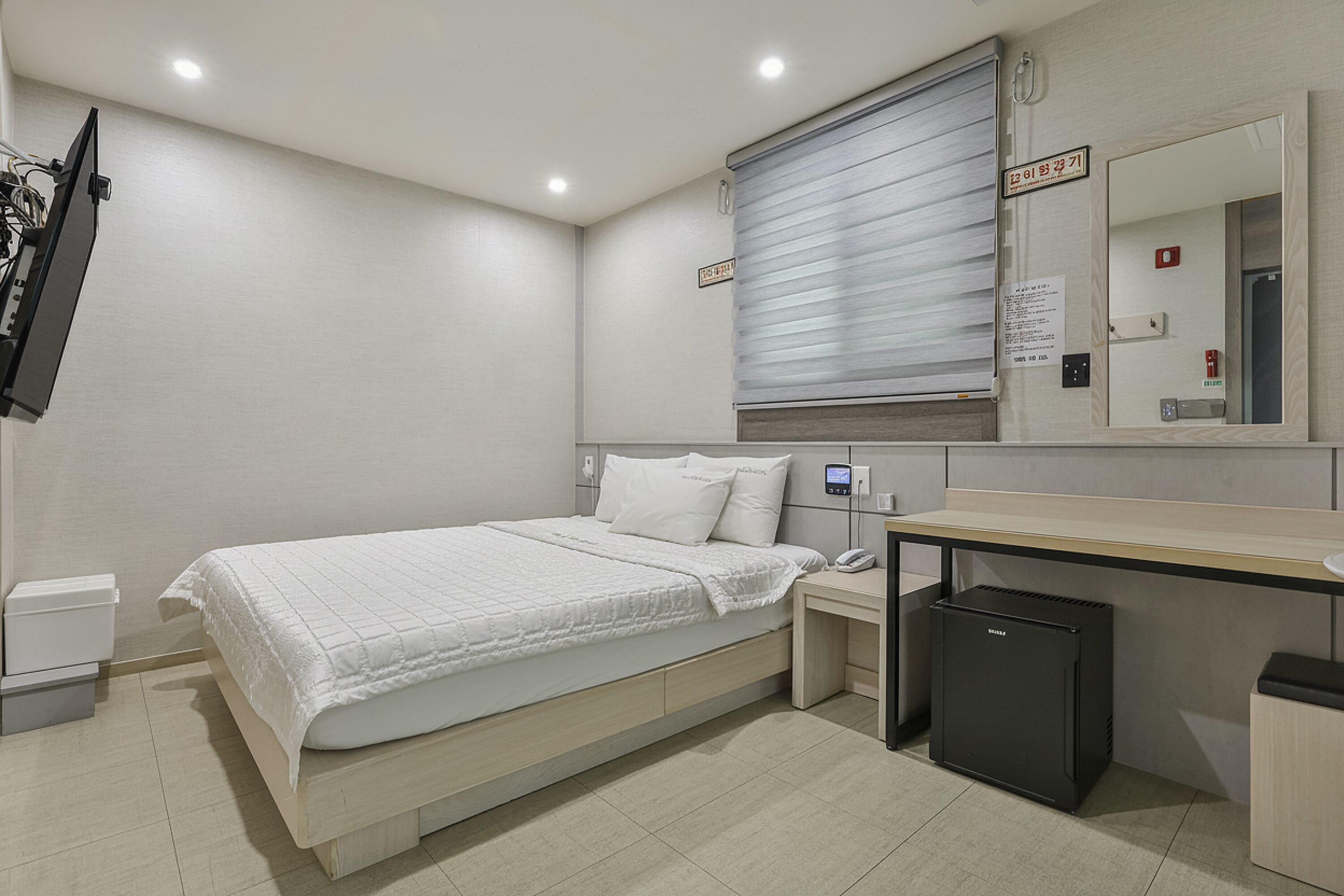 Mini Room (No parking) | Free WiFi