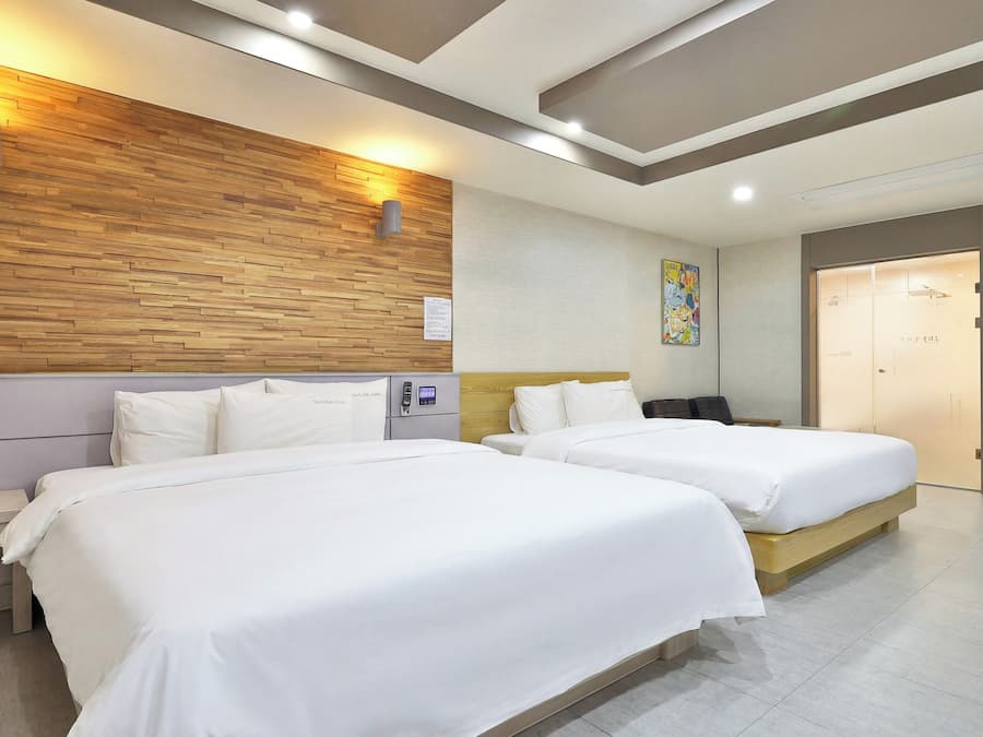 Deluxe Twin Room, City View