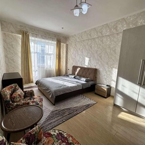 2 عدّة غرف نوم ومكتب ومكواة/لوح كي وواي فاي مجانًا