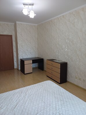 2 dormitorios, escritorio, tabla de planchar con plancha y wifi gratis