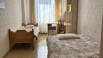 2 室のベッドルーム、デスク、アイロン / アイロン台、WiFi (無料)