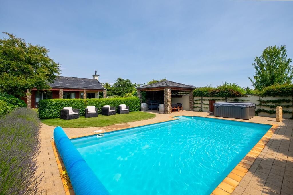 Seasonal outdoor pool, pool umbrellas