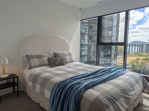 2 makuuhuonetta, silitysrauta/-lauta, Wi-Fi, vuodevaatteet