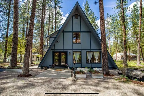 Charming A-Frame getaway in the woods - Pet friendly - Sleeps 6